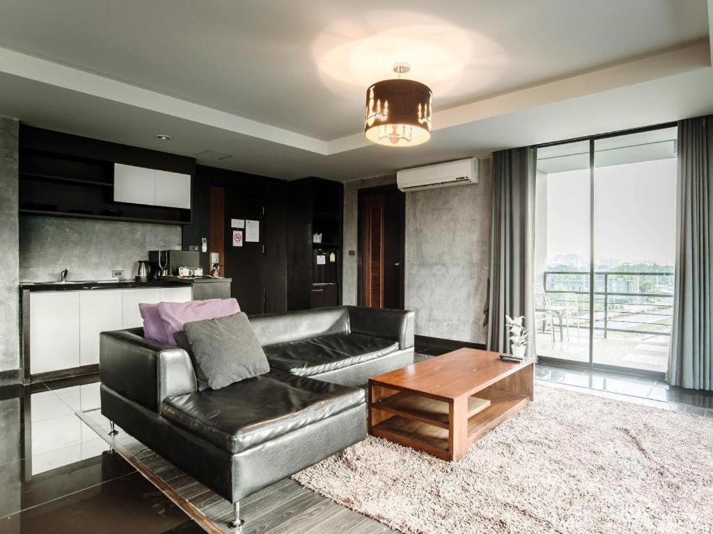 B2 Black Business And Budget Hotel Chiang Mai Dış mekan fotoğraf